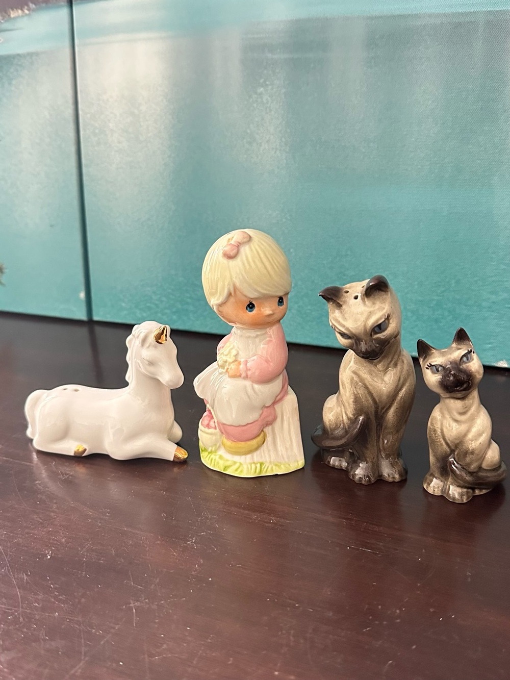 salt and pepper cat Figurine. and 2 salt shakers